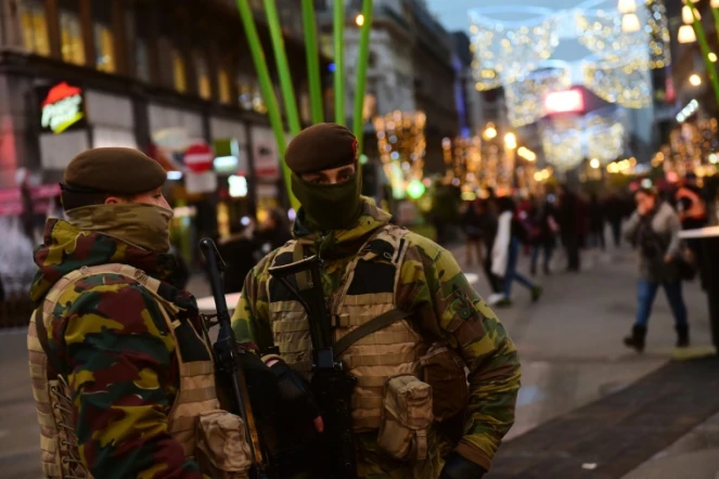 Soldats déployés sur le marché de Noël le 27 décembre 2015 à Bruxelles