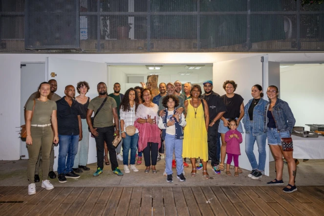 Saint-Denis : des artistes investissent un immeuble de la cité Camélias