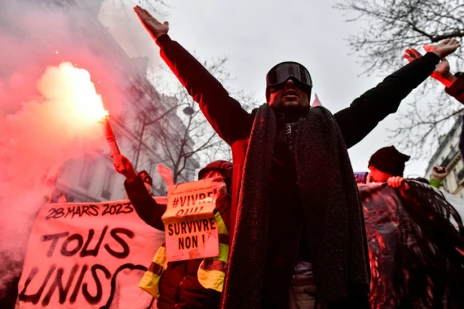 Des manifestants lors de la mobilisation contre la réforme des retraites à Paris, le 28 mars 2023