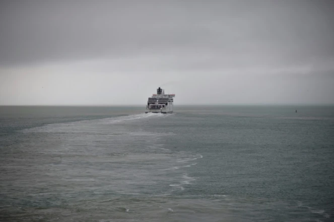 Le ferry britannique "Pride of Britain" quitte le port français de Calais, le 30 janvier 2020