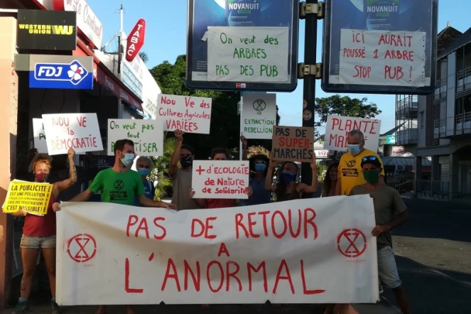 Extinction Rébellion Réunion plante des arbres et s'attaque aux pubs 31 mai 2020