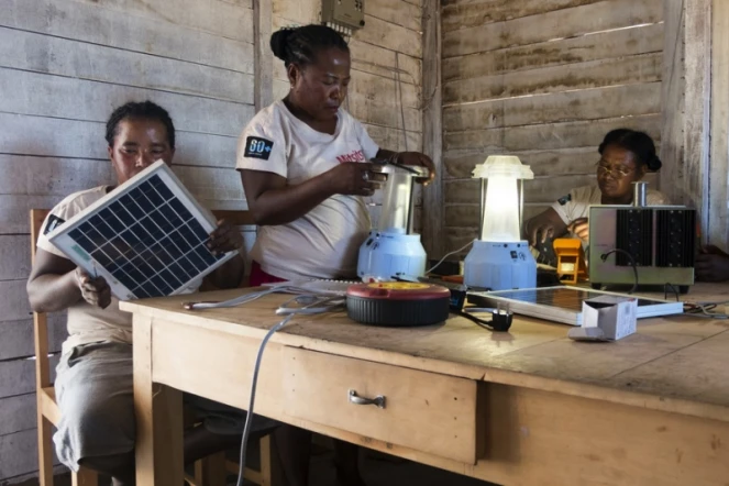 Madagascar, la grand-mère ingénieure solaire 