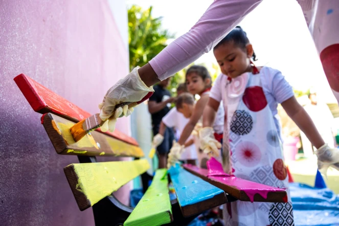  Saint-Denis : inauguration du banc de l’amitié à l'école des Badamiers