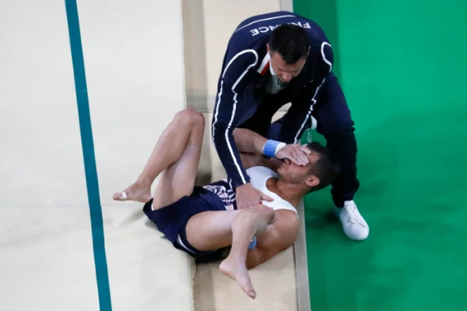 Le gymnaste français Samir Aït Said, la jambe brisée à la réception d'un saut, le 6 août 2016 à Rio