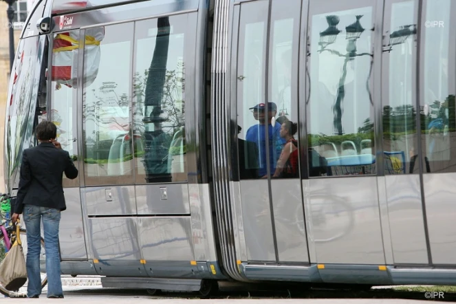 Le tram-train de La Réunion sera construit grâce à un partenariat public-privé (notre photo le tramway de Bordeaux)