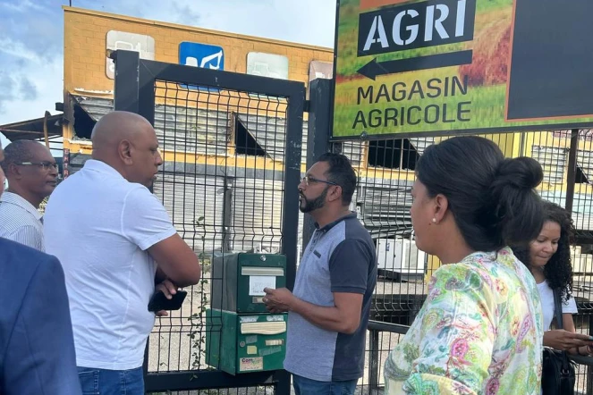 Pierrick Robert s'est rendu sur les sites des incendies au Port et à Saint-Pierre