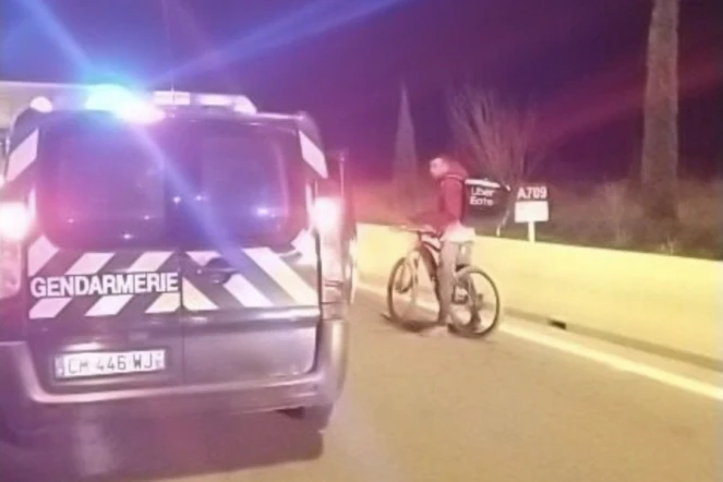 Gard : un livreur à vélo interpellé sur l’autoroute par les gendarmes