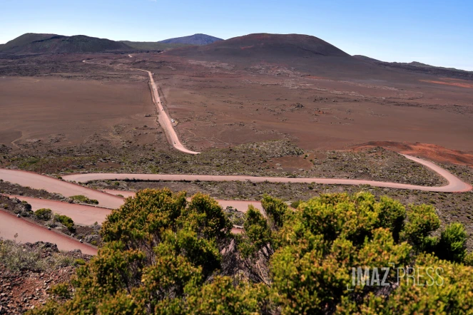 route de la plaine des sables au volcan 