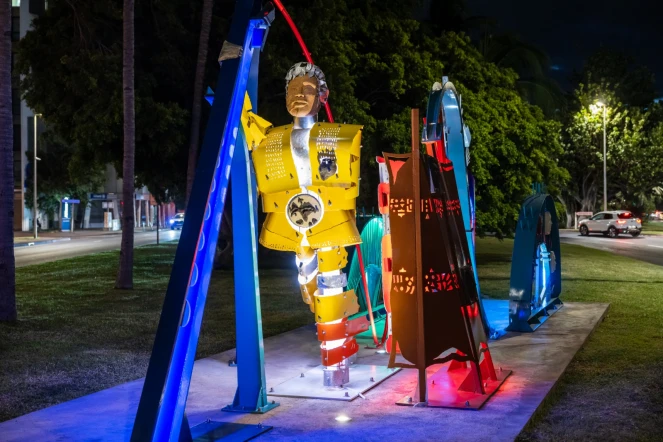 Saint-Denis : mise en lumière de l'œuvre L'Homme debout