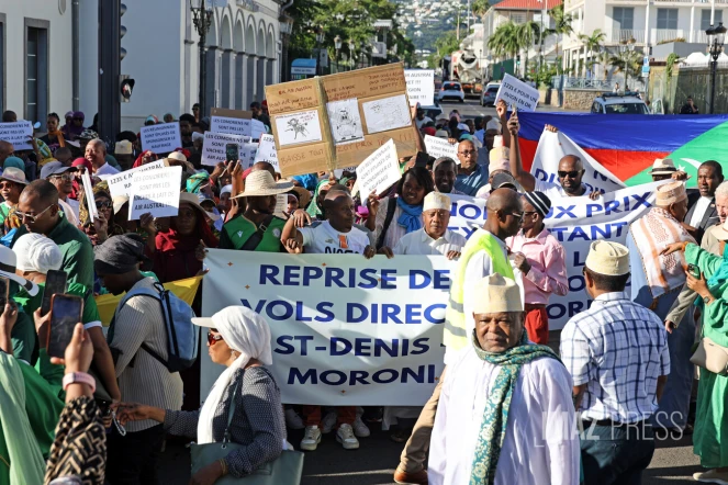 manif pour une liaison vers les comores 