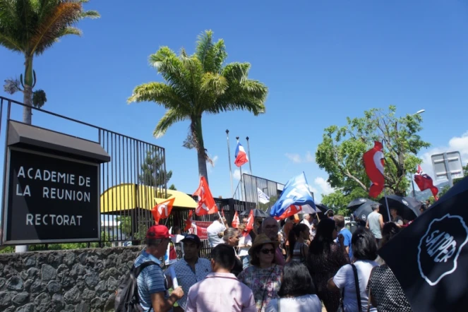Manifestation des enseignants remplaçants devant le rectorat 