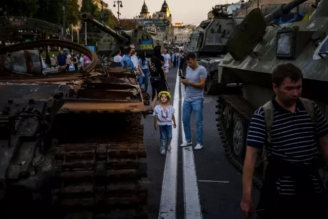 Ukraine: Occidentaux et Russes haussent le ton, la guerre entre dans son septième mois