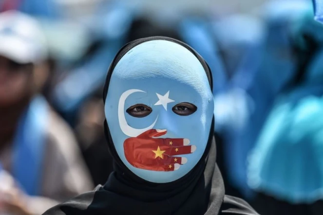 Les réseaux sociaux se parent de bleu en soutien aux Ouïghours