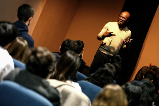 L'ancien joueur de l'équipe nationale de football Lilian Thuram parle du racisme aux adolescents du lycée Laetitia à Ajaccio en Corse, le 18 avril 2019 ( AFP / PASCAL POCHARD-CASABIANCA )