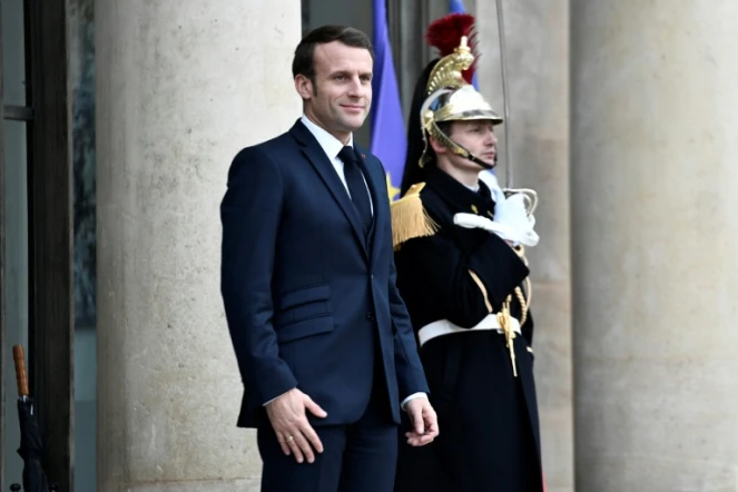Le président Emmanuel Macron sur le perron de l'Elysée, le 5 février 2020 à Paris