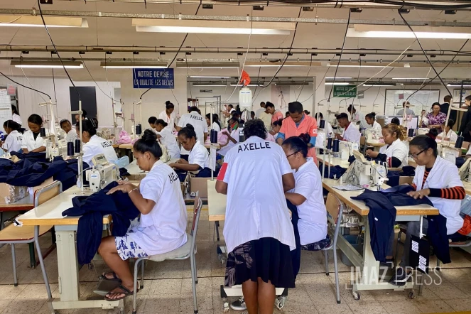 Visite de Bello à l'usine Axelle à madagascar 