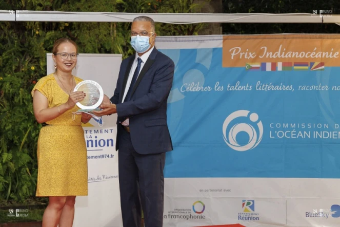 Prix Indianocéanie : Sharonne Paul reçoit le trophée pour son roman Le Cantique du rasta 