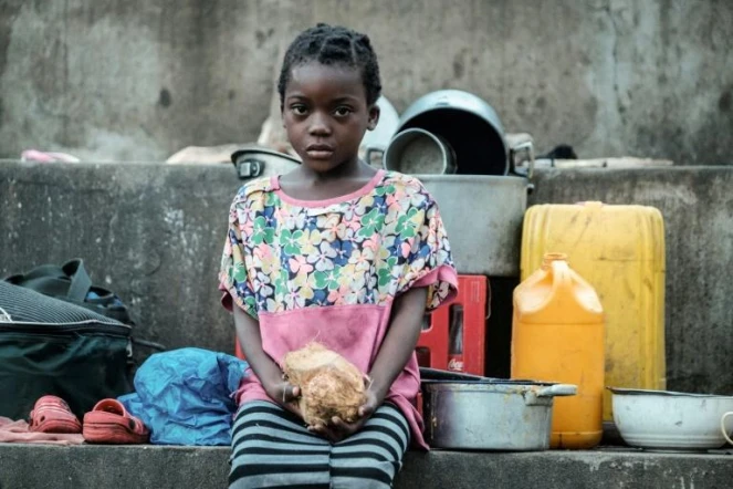 Elena Joaquin, 6 ans, est hébergée avec sa famille dans un abri de Buzi, au Mozambique, le 23 mars 2019
