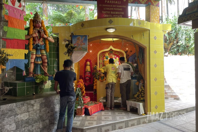 Bras-Panon : au temple Sylvio Cadivel-Pétiaye de la Caroline, les fidèles se préparent à la marche sur le feu 