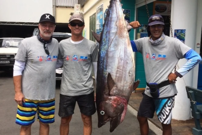 Un thon de 79 kilos capturé au concours de pêche sportive.