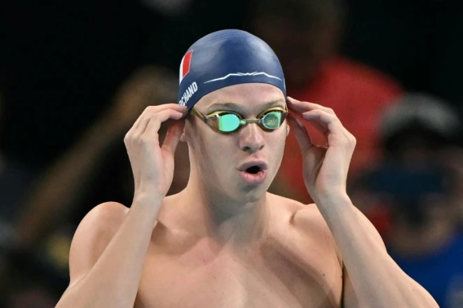 Le Français Léon Marchand s'apprête à participer à la finale de l'épreuve de natation du 200 m brasse hommes lors des Jeux olympiques de Paris 2024 à l'Arena Paris La Défense à Nanterre, à l'ouest de Paris, le 31 juillet 2024