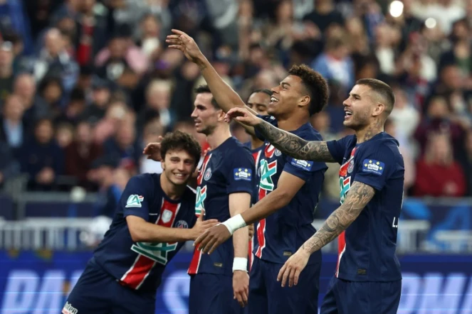 Les joueurs du PSG célèbrent leur victoire en finale de la Coupe de France face à Reims, à Saint-Denis, le 24 mai 2025
