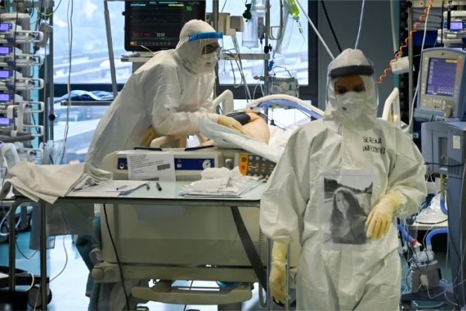 Dans le service de réanimation de l'hôpital Santo Stefano de Prato, près de Florence en Italie, le 17 décembre 2020 