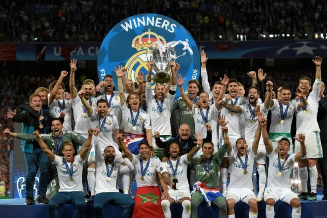Les joueurs du Real Madrid avec le trophée de la Ligue des champions remportée le 26 mai 2018 à Kiev face à Liverpool