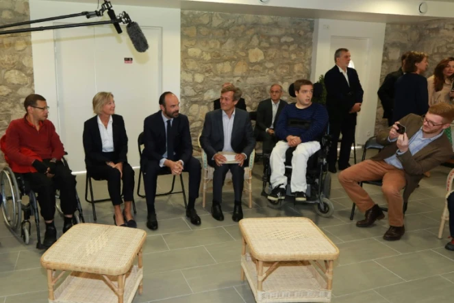 Le Premier ministre Edouard Philippe en visite dans une "maison partagée" pour adultes handicapés à Rungis, près de Paris, le 21 mai 2017