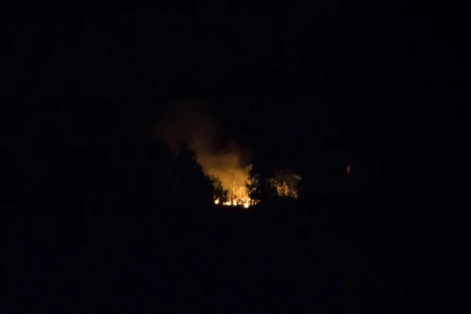 Un incendie déclenché par une attaque jihadiste visant des étrangers près de Bamako, le 18 juin 2017 