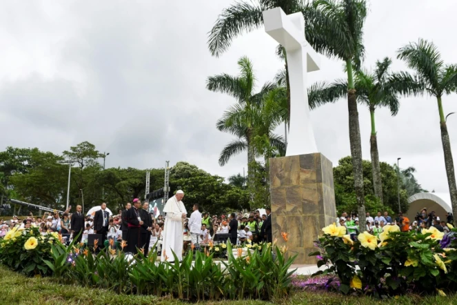Le pape devant la croix de la réconciliation nationale, le 8 septembre 2017 à Villavicencio, en Colombie