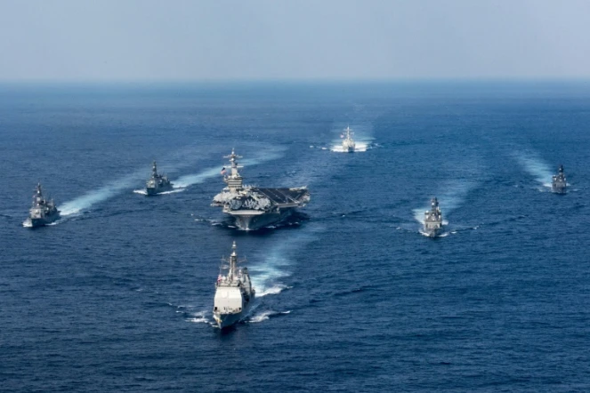 Photo fournie par la Marine américaine, le 31 mars 2017, montrant le porte-avions Carl Vinson et sa flotte