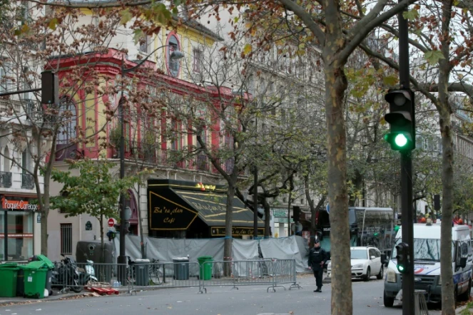 Le Bataclan, au lendemain d'un attentat meurtrier, le 14 novembre 2015 à Paris