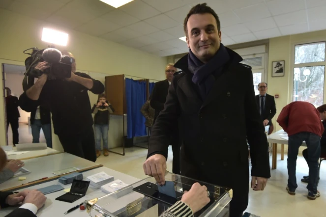 Le vice-président du Front national Florian Philippot vote le 6 décembre 2015 à Forbach, eastern France