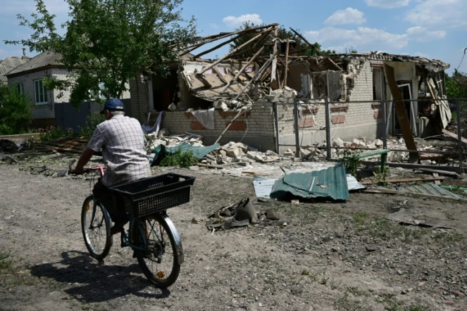 Une maison détruite par un bombardement à Sloviansk (est de l'Ukraine) le 8 juillet 2022