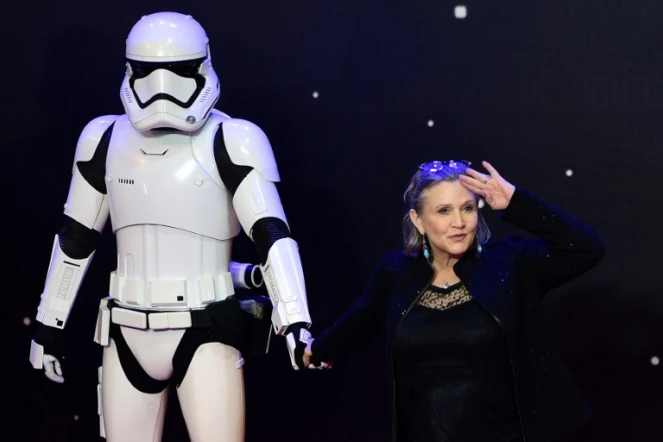 L'actrice américaine Carrie Fisher, mythique Princesse Leïa dans la saga spatiale "Star Wars", le 16 décembre 2015 à Londres