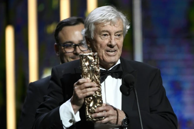Le réalisateur néerlandais Paul Verhoeven reçoit le César du meilleur film pour "Elle", le 24 février 2017 à Paris