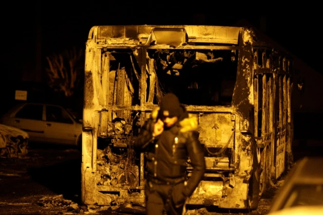 Le bus incendié à  Beaumont-sur-Oise lez 23 novembre 2016