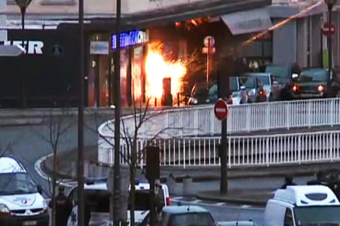 Capture d'écran d'une video AFP TV de l'assaut de la police à l'Hyper Cacher le 9 janvier 2015 à Paris