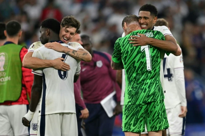 Les Anglais John Stones, Marc Guehi, Jude Bellingham et Jordan Pickford après leur victoire 2 à 1 face à la Slovaquie en 8e de finale de l'Euro-2024 le 30 juin 2024 à Gelsenkirchen