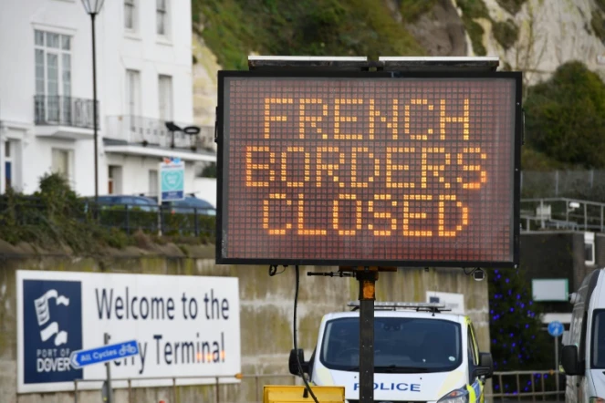 Panneau lumineux indiquant la fermeture des frontières avec la France, au port de Douvres, le 22 décembre 2020