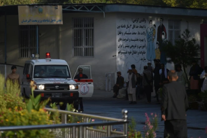Une ambulance amène des blessés à l'hôpital Wazir Akbar Khan après un attentat, le 3 septembre 2019 à Kaboul