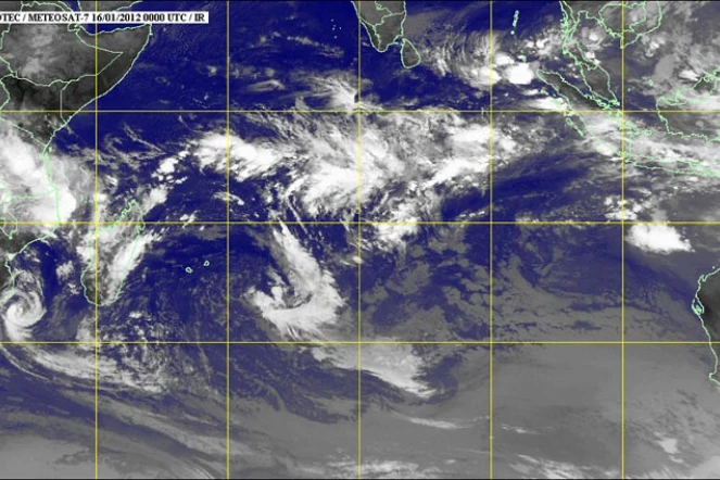Lundi 16 janvier 2012 - La dépression subtropicale Dando dans l'Océan Indien (image satellite www.mtotec.com)