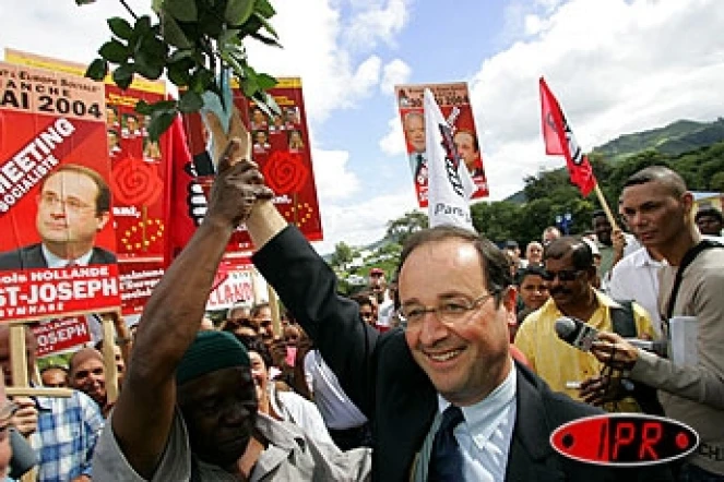 François Hollande en visite à La Réunion le dimanche 30 mai 2004 (Photo archives Imaz Press Réunion)