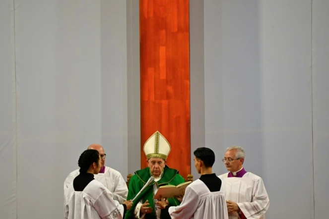 Le pape François assiste à la messe au Steppe Arena à Oulan-Bator, le 3 septembre 2023