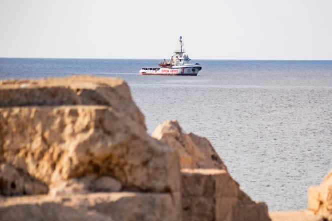 Le bateau de l'ONG Open Arms au large de l'île italienne de Lampedusa, le 17 août 2019