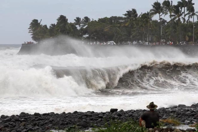 Dimanche 12 Février 2012

Cyclone Giovanna  houle dans le nord est de l'île