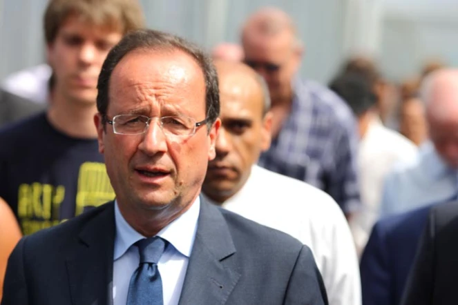 Dimanche 1er avril 2012 - François Hollande, candidat du PS pour la présidentielle, visite la ferme photovoltaïque du Gol à Saint-Louis (Photo www.image-reunion.re)