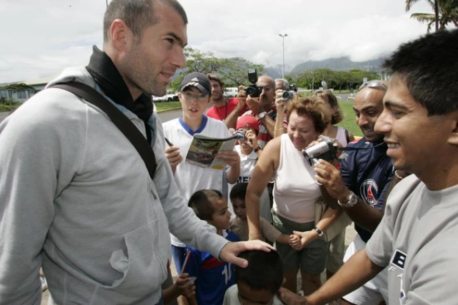 Zinedine Zidane à La Réunion à la fin 2004 (Archives Imaz Press Réunion)
