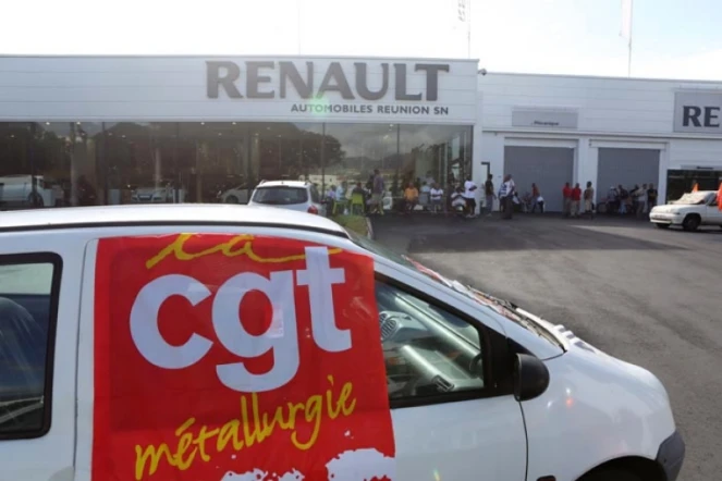 Vendredi 20 avril 2012 - Grève à la concession Automobiles Réunion (Renault) du Chaudron (Saint-Denis)